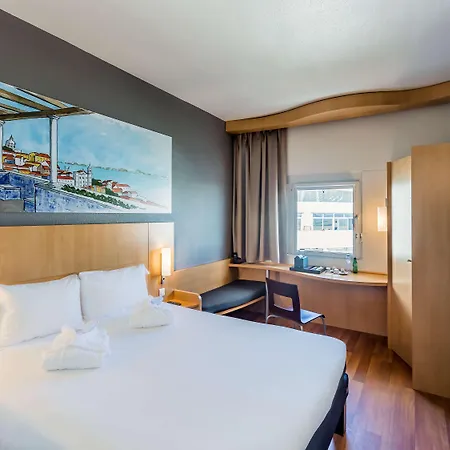 Hotel Ibis Parque Nacoes 3*