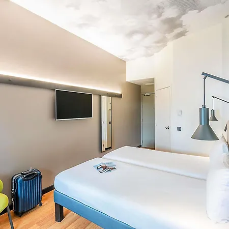 Отель Ibis Parque Nacoes 3*