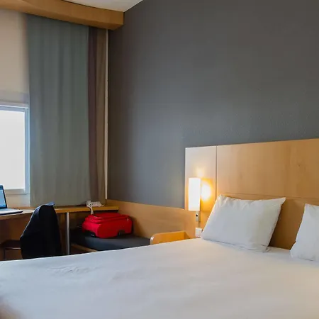 Ibis Parque Nacoes Hotel 3*